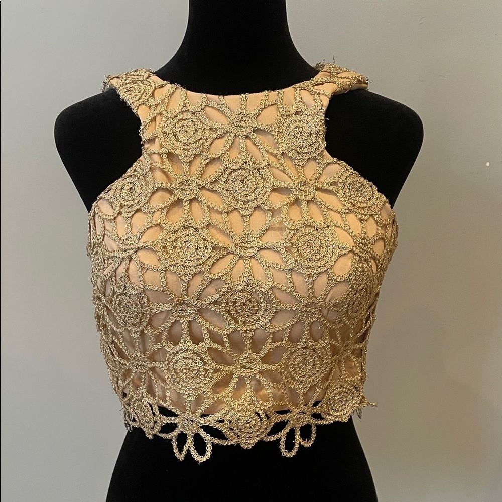 Elegant Gold Lace Women's Top zips in back like new